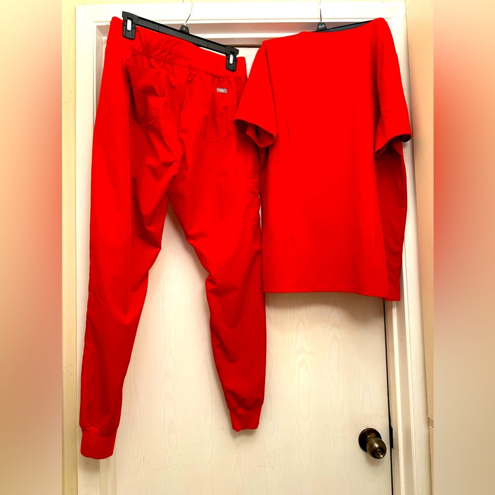 Red FIGS Scrub Set Size MEDIUM